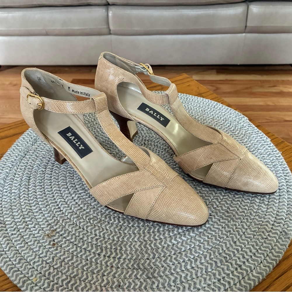 NWOT Vintage leather Bally Women's Beige Textured Heels